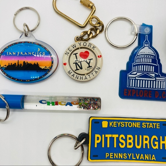 Vintage 90s | Travel Keychain Bundle - Picture 4 of 4